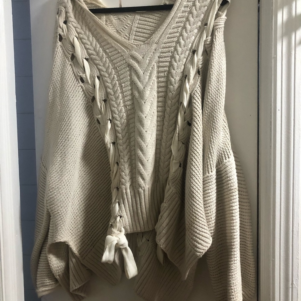 Gorgeous oversized free people sweater with hood!